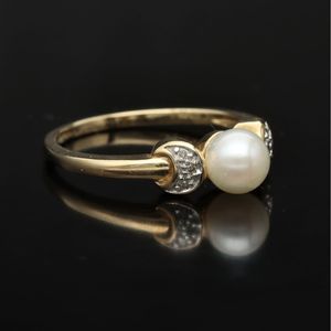 9ct Gold Diamond and Cultured Pearl Ring