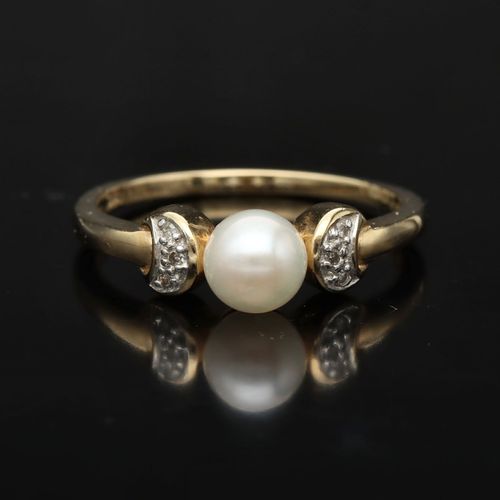 9ct Gold Diamond and Cultured Pearl Ring image-2