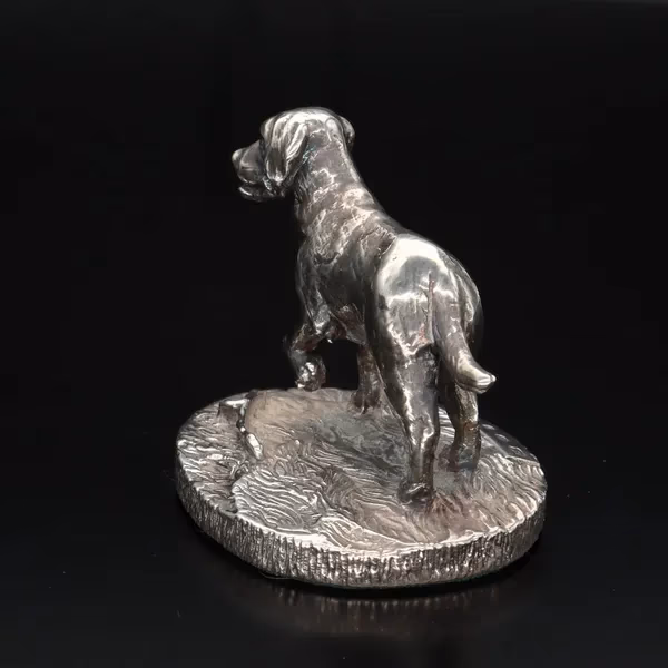 Naturalistic Model of a Labrador