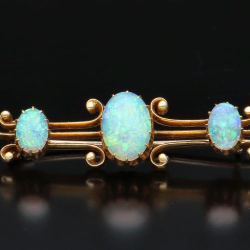 Vintage 18ct Gold Opal Brooch image-3