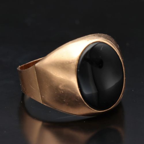 Gents 14kt Gold Signet Ring image-1