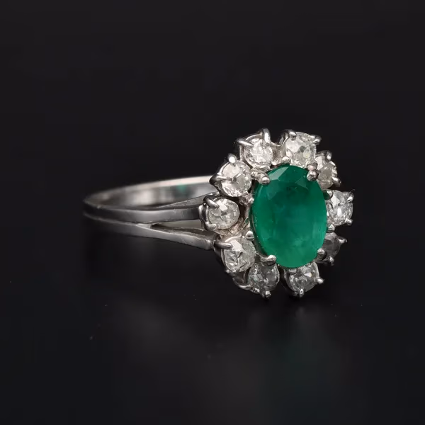 18ct White Gold Emerald & Diamond Ring