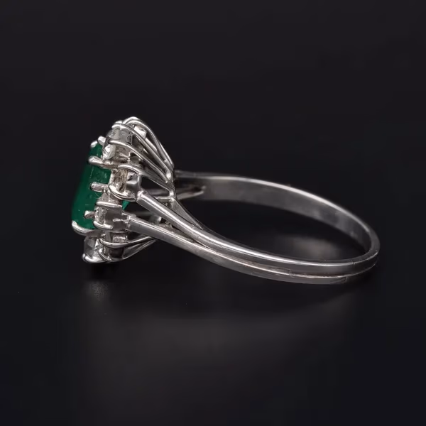 18ct White Gold Emerald & Diamond Ring