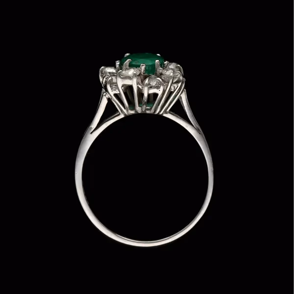 18ct White Gold Emerald & Diamond Ring