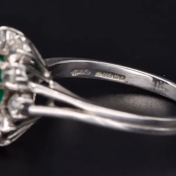 18ct White Gold Emerald & Diamond Ring
