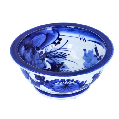 Chinese Hand Painted Porcelain Bowl image-2