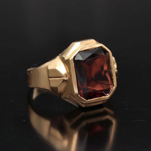 10k Gold Large Natural Garnet Ring. image-1