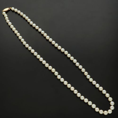 Re-Strung 9ct Gold Clasped Equal Cultured Pearl Necklace image-3