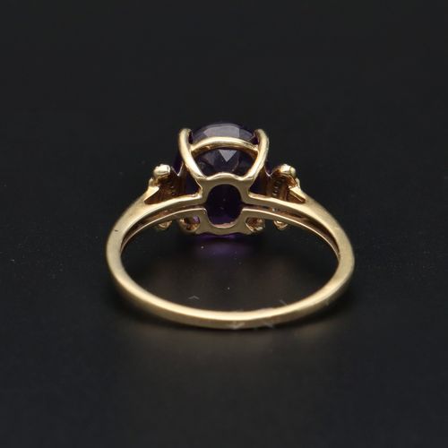 Gold 2.3ct Amethyst and Diamond Ring image-5