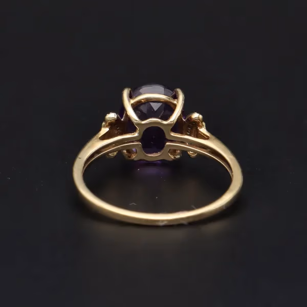 Gold 2.3ct Amethyst and Diamond Ring