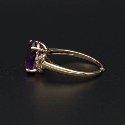 Gold 2.3ct Amethyst and Diamond Ring image-3