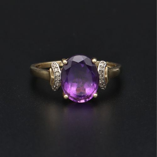 Gold 2.3ct Amethyst and Diamond Ring image-2