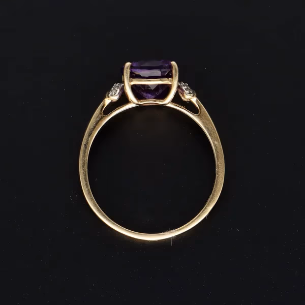 Gold 2.3ct Amethyst and Diamond Ring