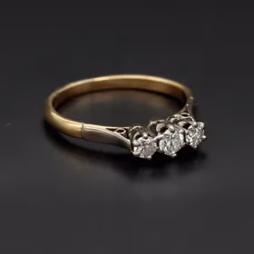 Vintage 18ct Gold Three Stone Diamond Ring