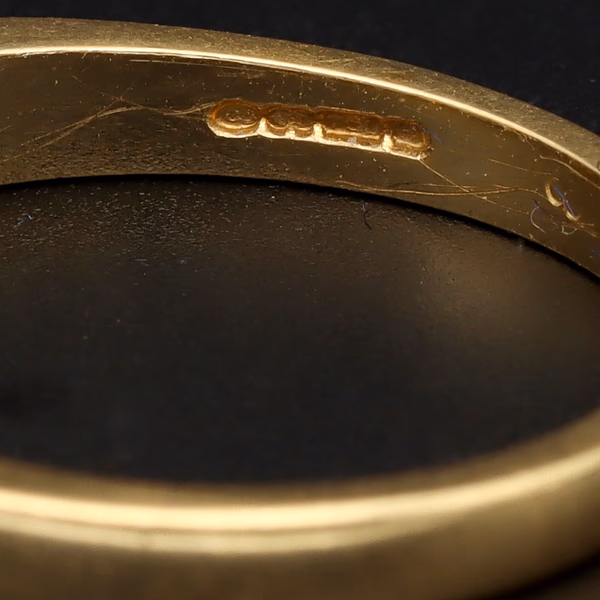 Heavy 18ct Yellow Gold 0.25ct Diamond Half Eternity Ring