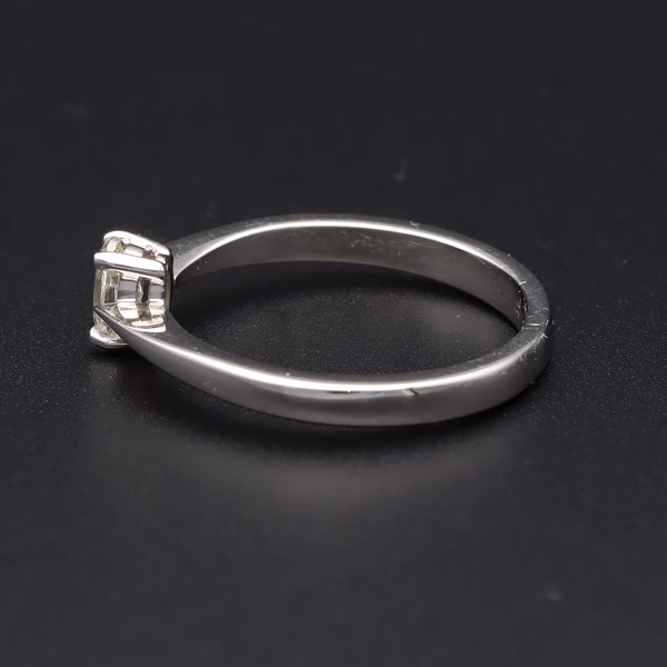 18ct Gold Diamond Solitaire Ring