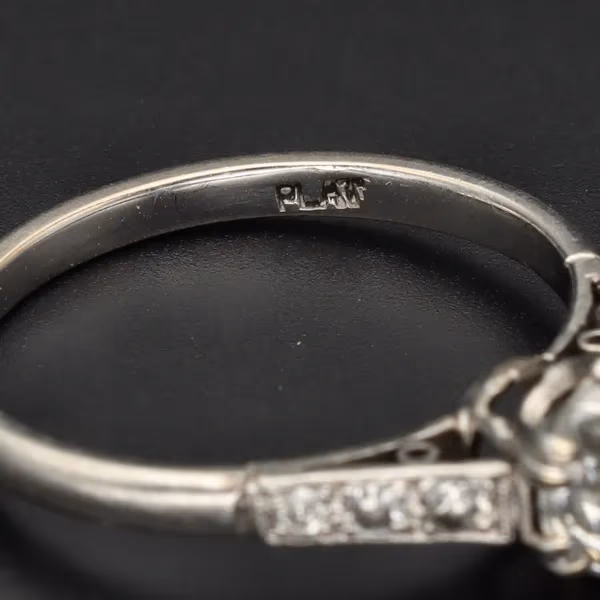 Platinum 1.00ct Diamond Solitaire Ring With Diamond-Set Shoulders