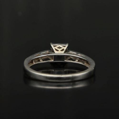14ct Gold 0.25ct Diamond Ring image-5