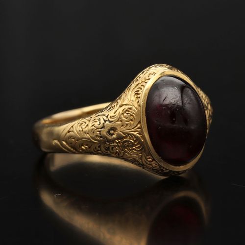 Vintage 18ct Gold Cabochon Garnet Ring image-1