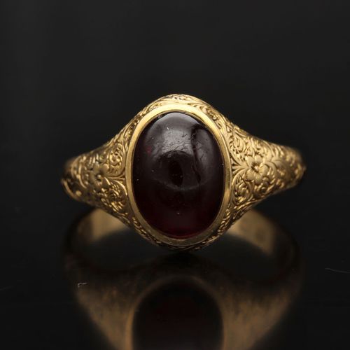 Vintage 18ct Gold Cabochon Garnet Ring image-2