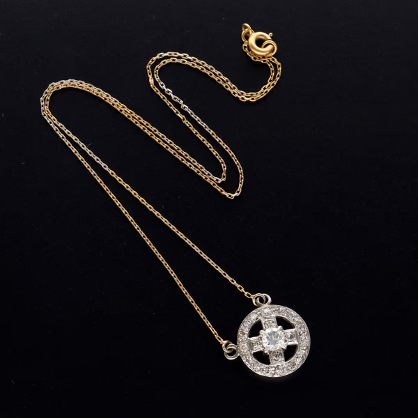 Art Deco18ct Gold Diamond Pendant