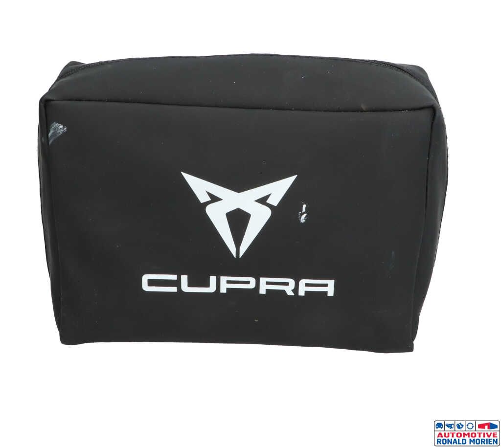 New First aid kit Cupra Born 58 Price € 35,01 Inclusive VAT offered by Automaterialen Ronald Morien B.V.
