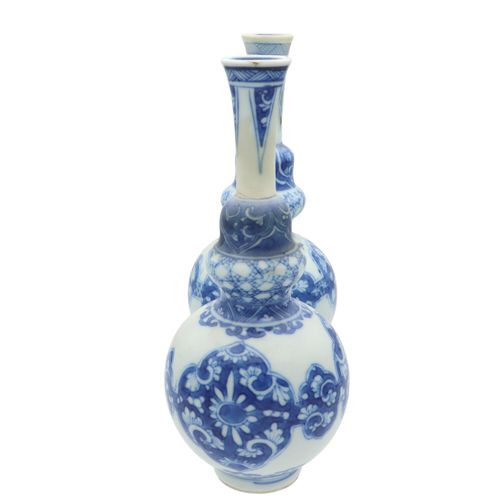18th Century Pair of Blue and White Vases image-2