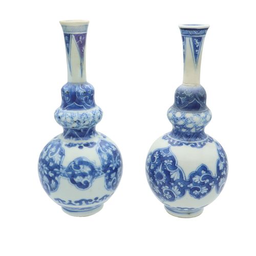 18th Century Pair of Blue and White Vases image-1