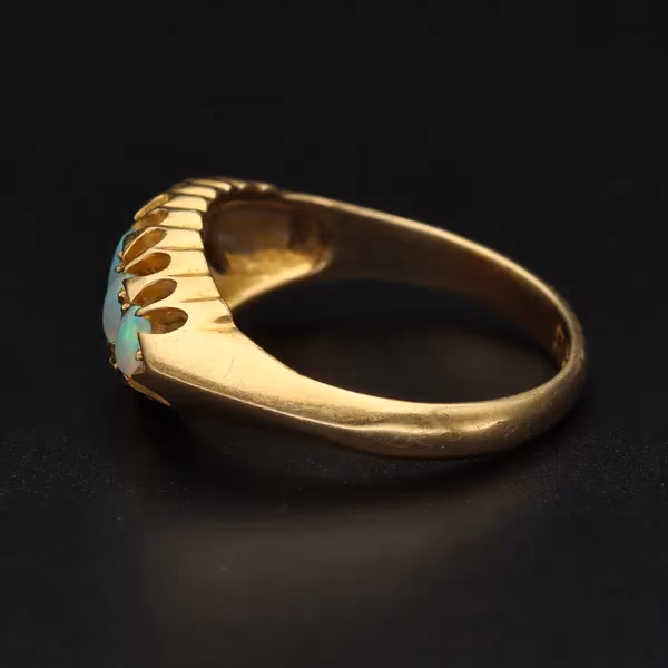 18k Gold Opal Ring