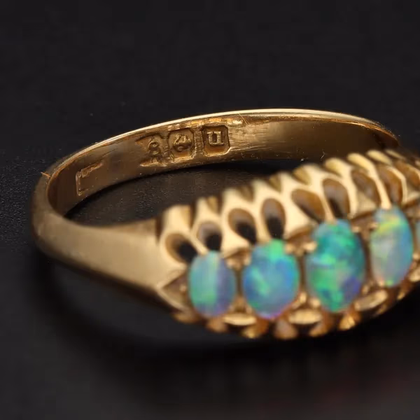 18k Gold Opal Ring