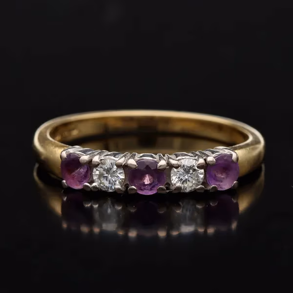 18ct Gold Five-Stone Ring with Amethyst and Diamonds