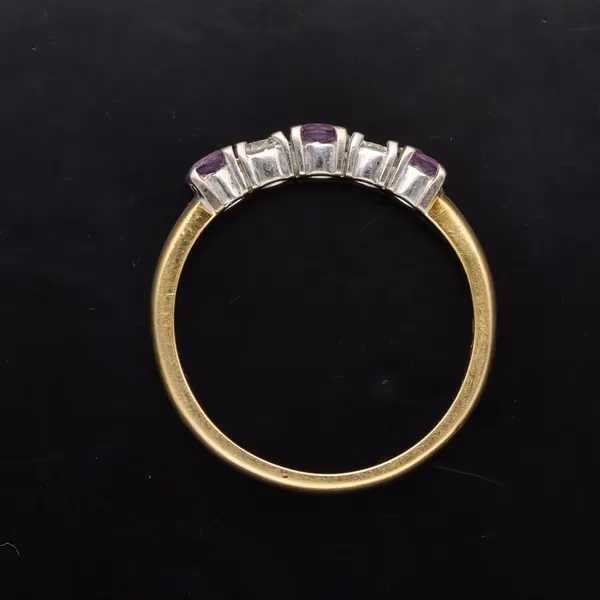 18ct Gold Five-Stone Ring with Amethyst and Diamonds