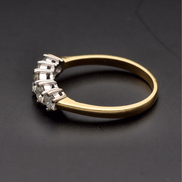 18ct Yellow Gold Five Graduating Diamond Ring
