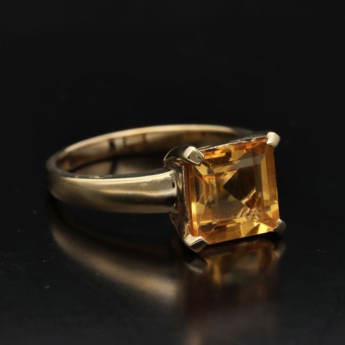 9ct Gold Citrine Ring. image-1