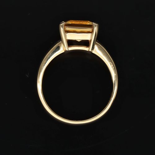 9ct Gold Citrine Ring. image-6