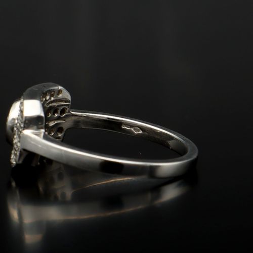 Platinum Art Deco Style Diamond Ring image-5