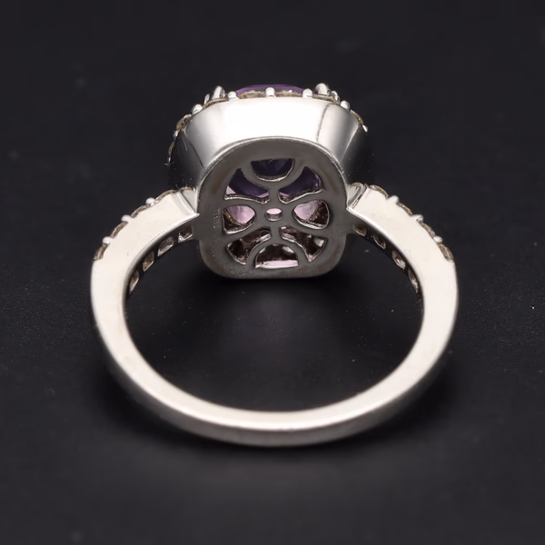 18ct Gold Amethyst and Diamond Ring