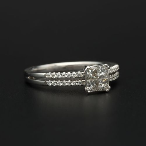 18ct White Gold Diamond Cluster Ring image-1