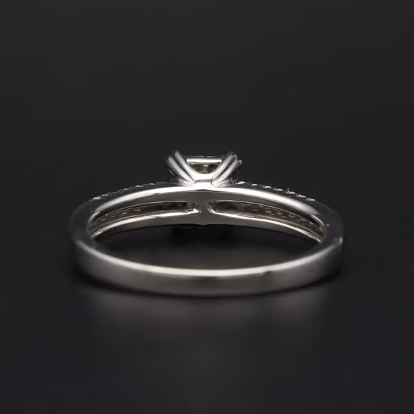 18ct White Gold Diamond Cluster Ring