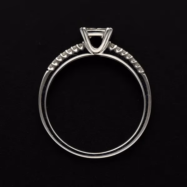 18ct White Gold Diamond Cluster Ring