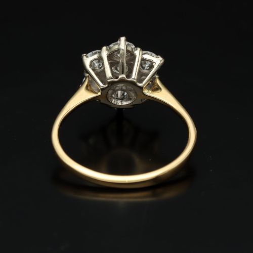 18ct Gold Diamond Cluster Ring image-4