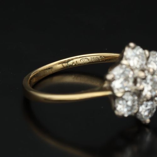 18ct Gold Diamond Cluster Ring image-5