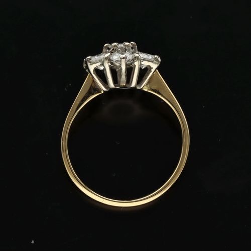 18ct Gold Diamond Cluster Ring image-6