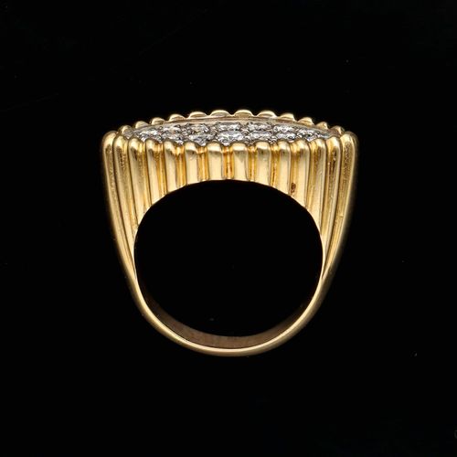 18K Gold Diamond Ring image-6