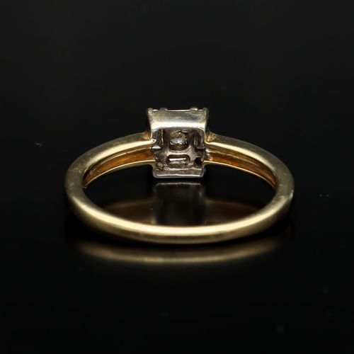 9ct Gold Diamond Ring image-5