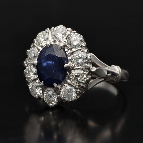 18ct White Gold Sapphire and Diamond Ring image-5