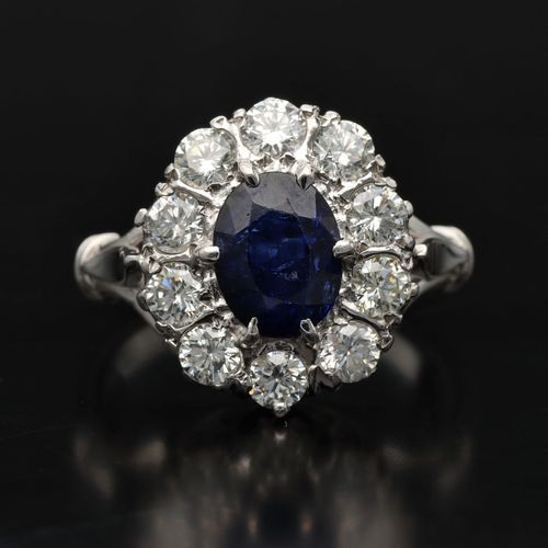 18ct White Gold Sapphire and Diamond Ring image-2