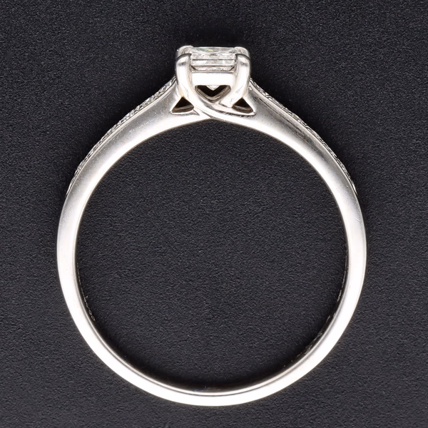 18ct White Gold Princess Cut Diamond Solitaire Ring