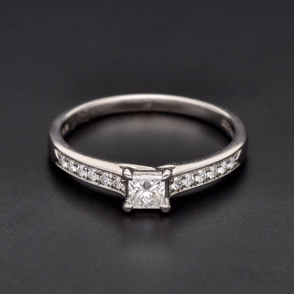 18ct White Gold Princess Cut Diamond Solitaire Ring