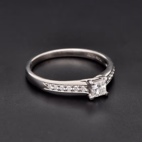 18ct White Gold Princess Cut Diamond Solitaire Ring